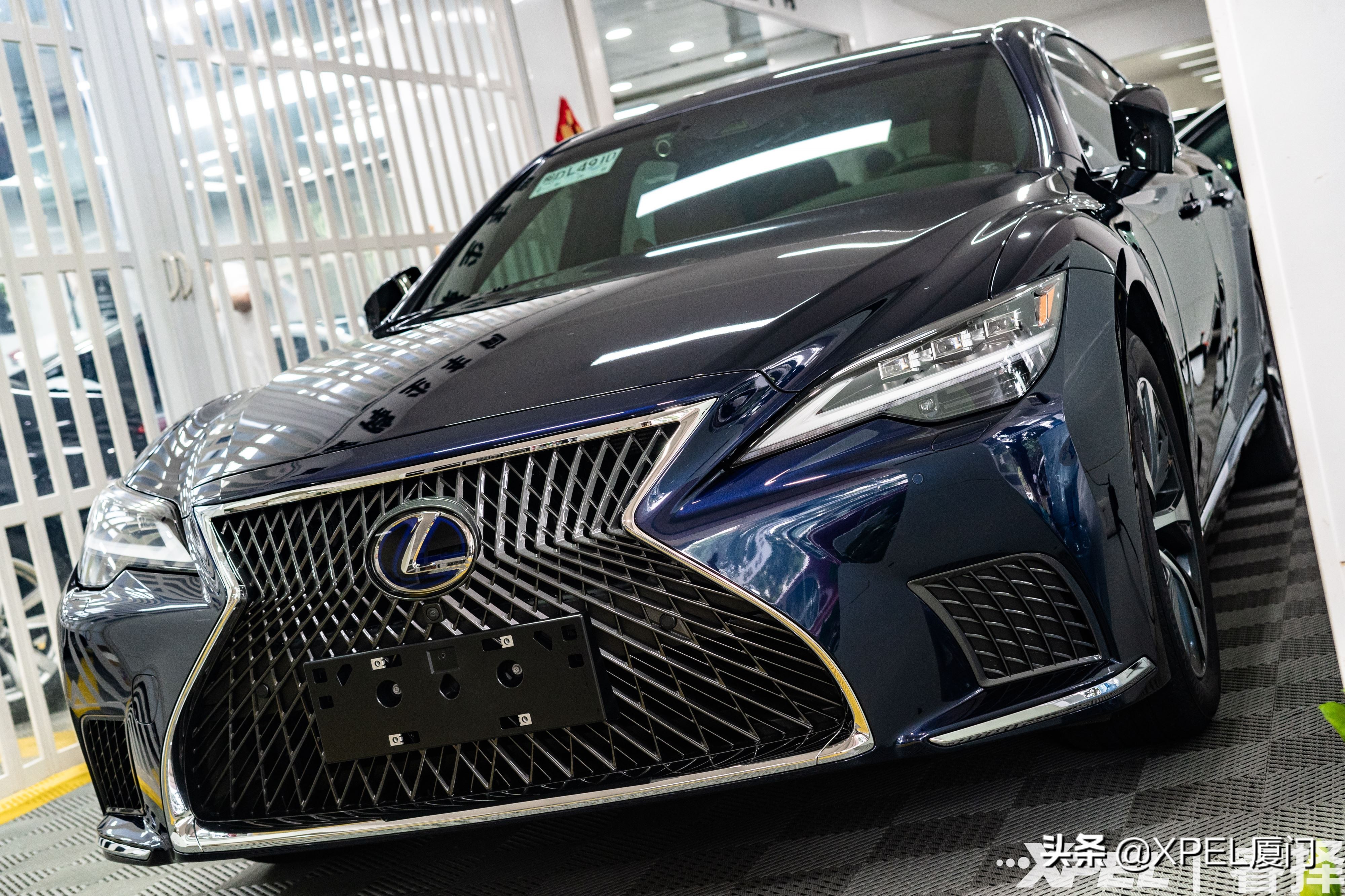 隐形车衣是用胶贴还是水贴,厦门xpel新车需要贴隐形车衣吗