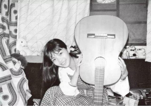 朱迅一家三口照顾瘫痪公公,朱迅和丈夫吃饭