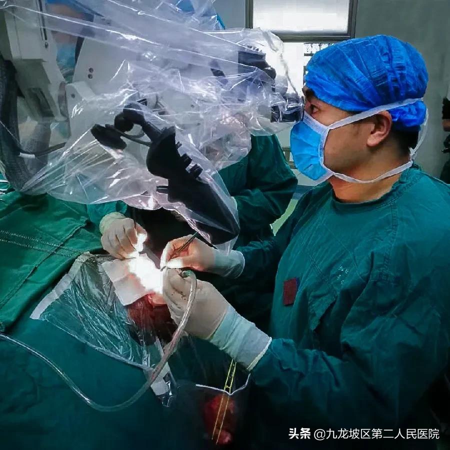 动脉瘤夹闭术是开颅手术还是微创,大脑里面长了一个囊肿扩散到肺上