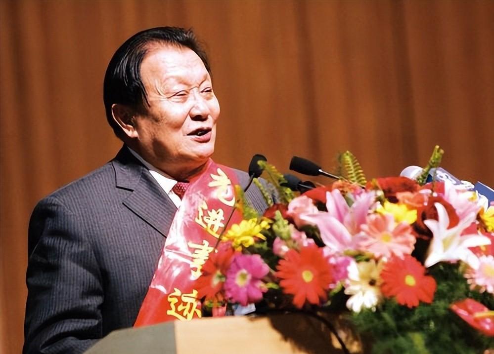 90年代人均桑塔纳，如今负债打工，“天下第一村”的经历令人唏嘘