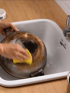 不锈钢锅怎么刷掉上面的黑污垢,不锈钢新锅洗新不粘锅的正确方法