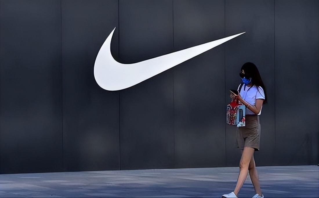 暴跌8000亿！爆火40年库存堆压如山，耐克被国人联名*制抵**？