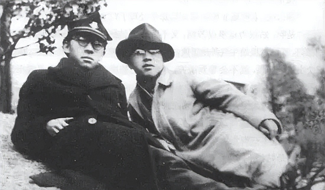 1950年大汉奸回国，才知亲生儿子是红色特工，感叹：你骗得我好苦