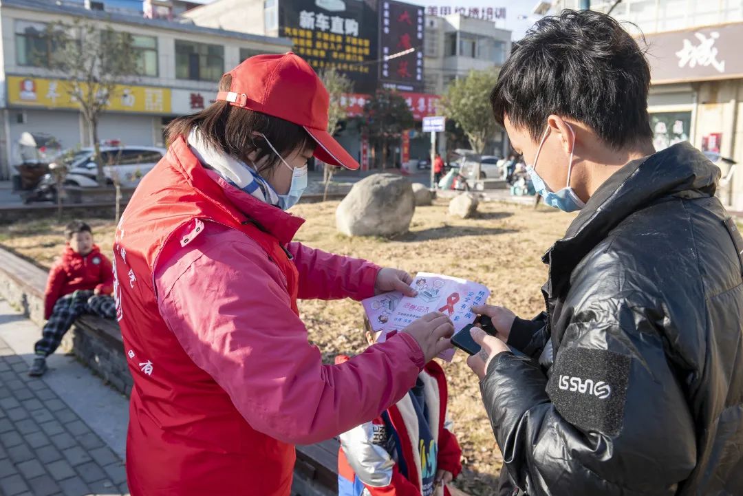 世界艾滋病日，阜阳市妇女儿童医院赴王店镇开展义诊宣传活动