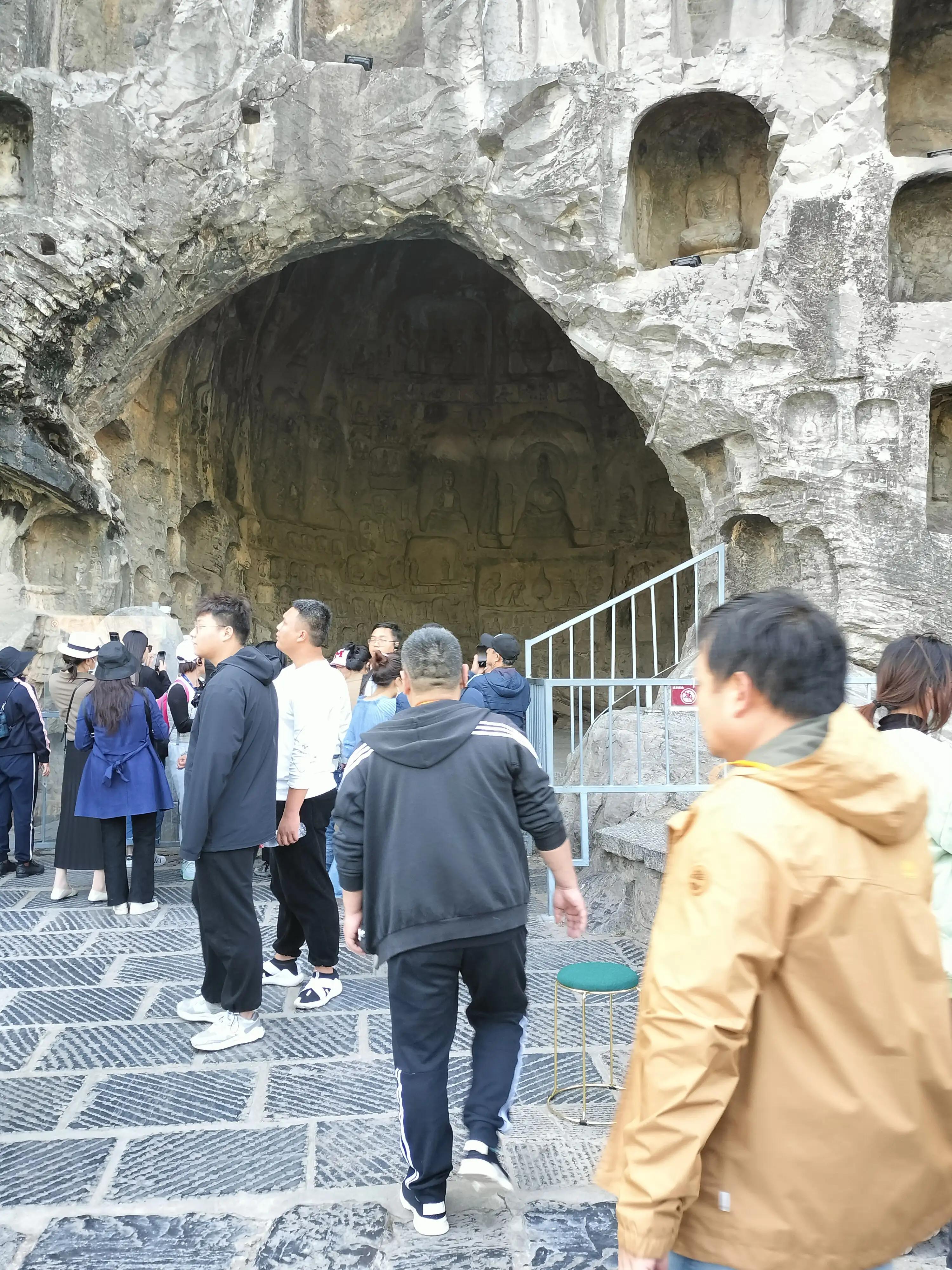 龙门石窟中国石刻艺术,龙门石窟被谁评为世界石刻最巅峰