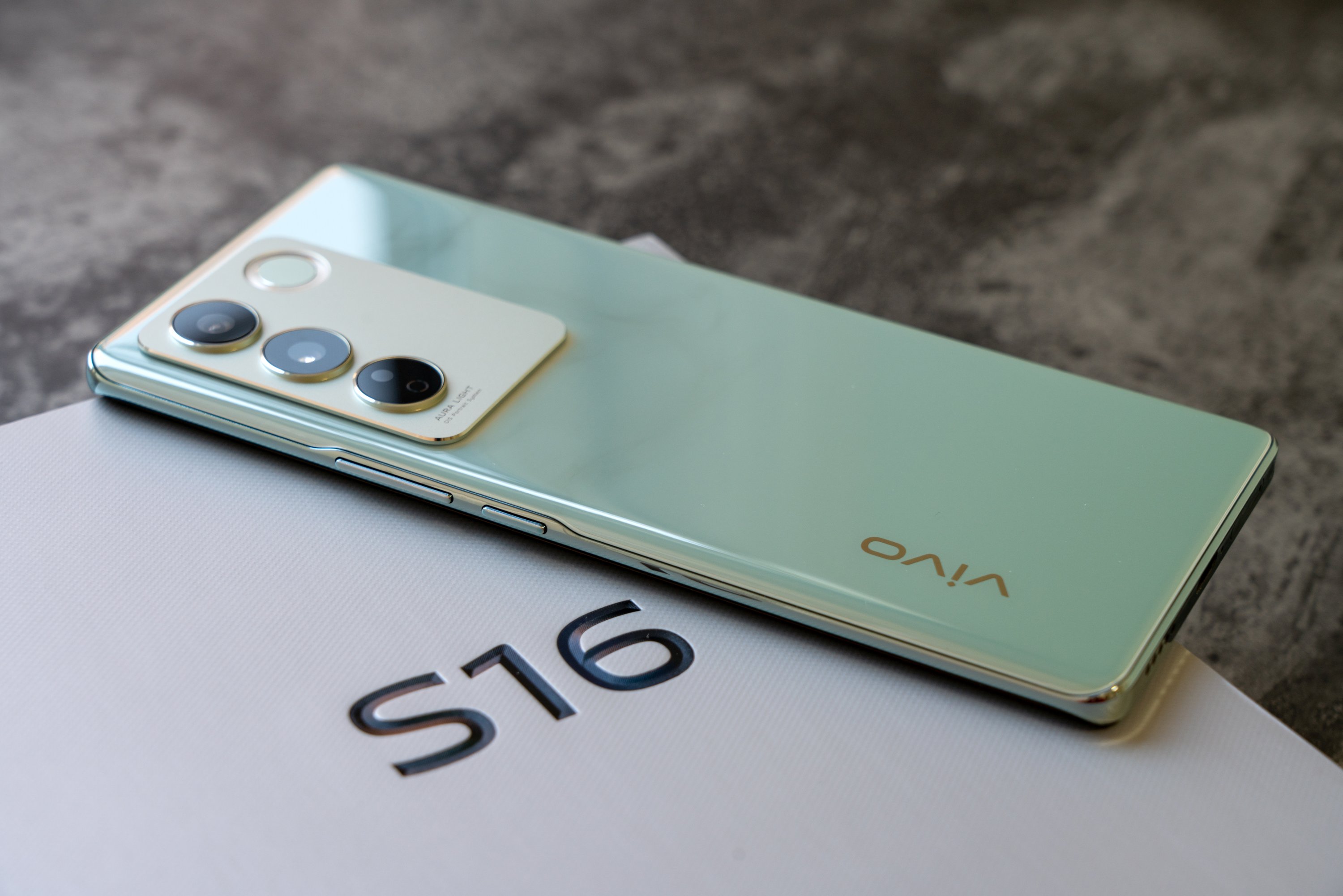 vivos16双极夜柔光灯双侧不一样,vivos16颜如玉和黑色哪个更好看