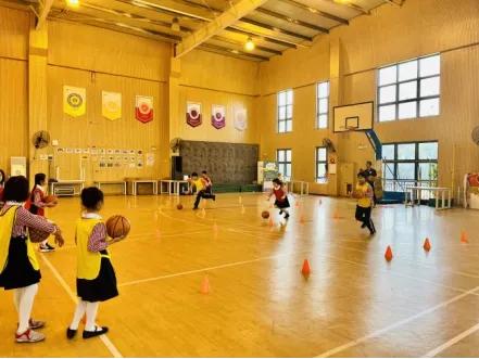 加拿达外国语学校排球队,加拿达外国语学校