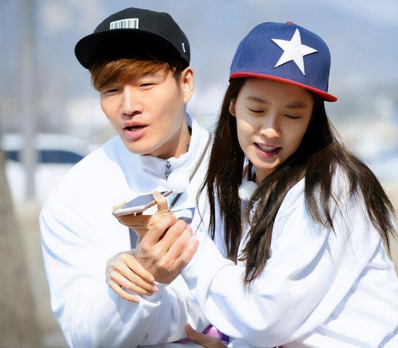 20多万的东西，*钟金**国随手就送给了全昭旻，不怪被称为钻石王老五