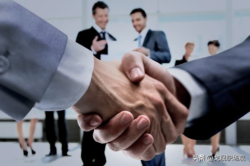 人被捅了一刀后会有力气反击吗,怎么对付背后捅你刀子的人