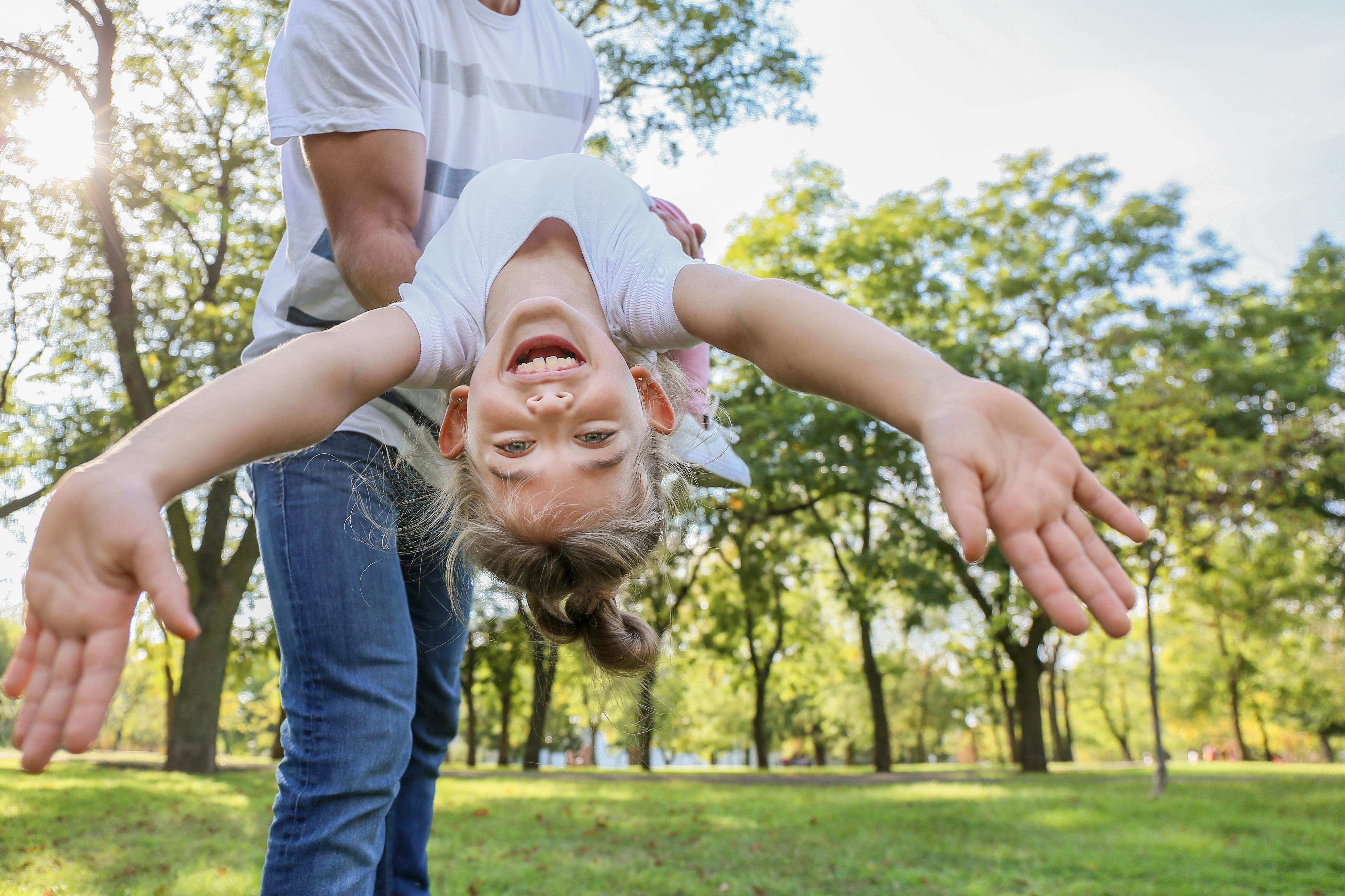 离家出走8年的堂妹突然联系我，一再强调不能把她信息透露给小叔