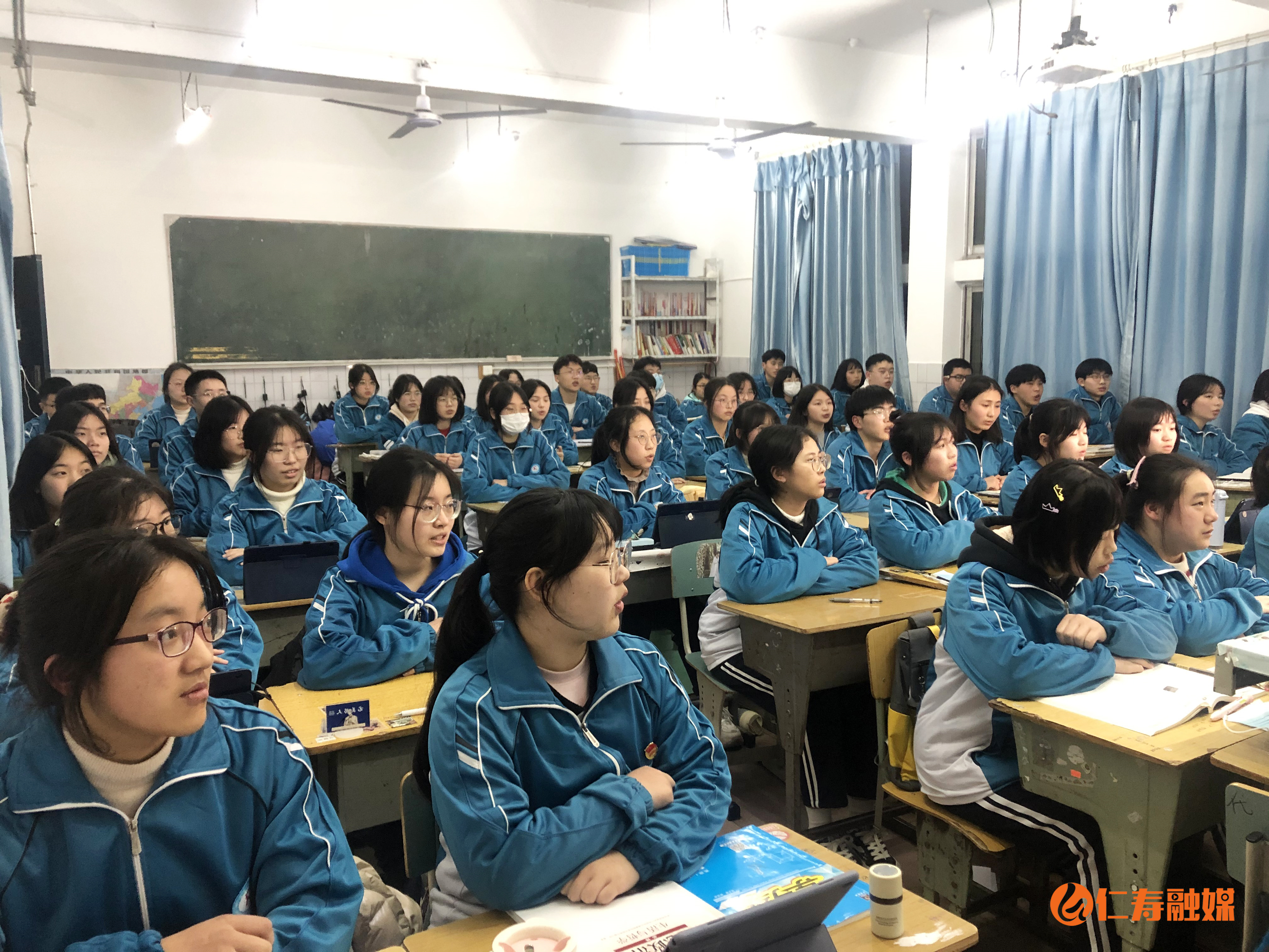 开学了感恩成长追逐梦想,仁寿中学厚植爱国情怀