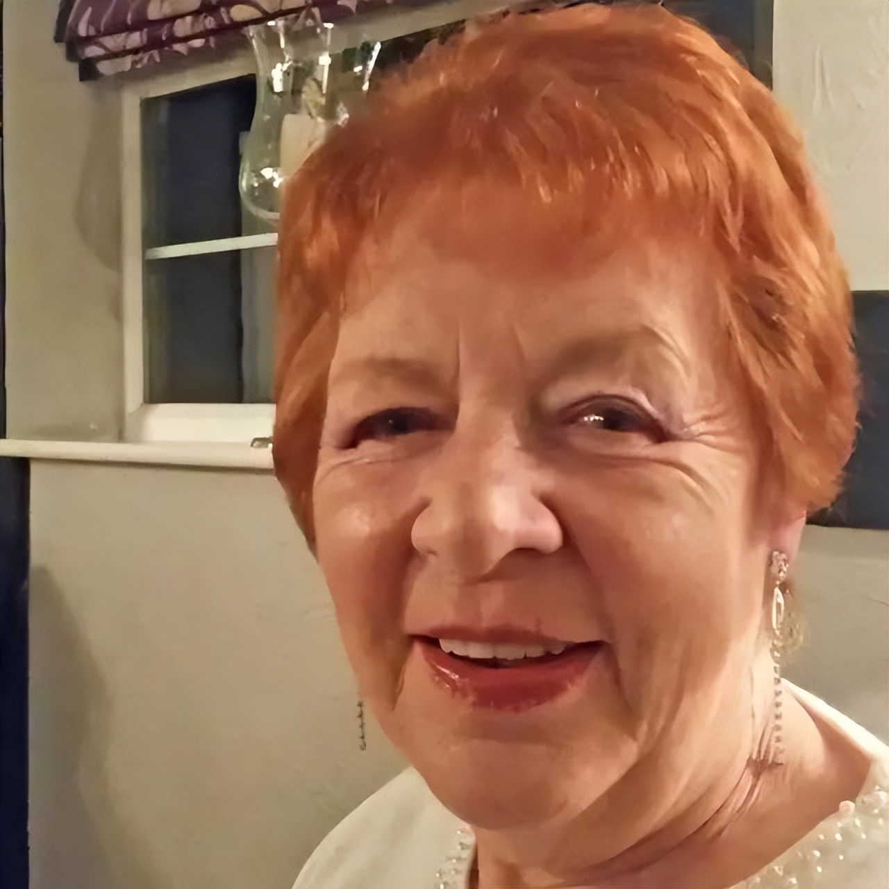 为了真爱，没见一面就私定终身，72岁英国老妇飞到非洲嫁27岁小伙