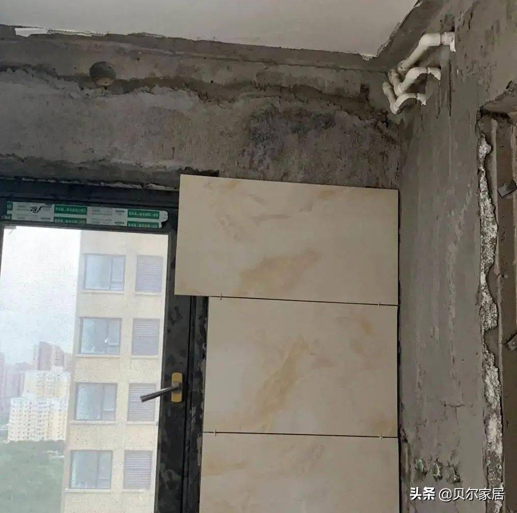 厨房瓷砖和开关插座翻车现场,悬浮电视墙翻车成品