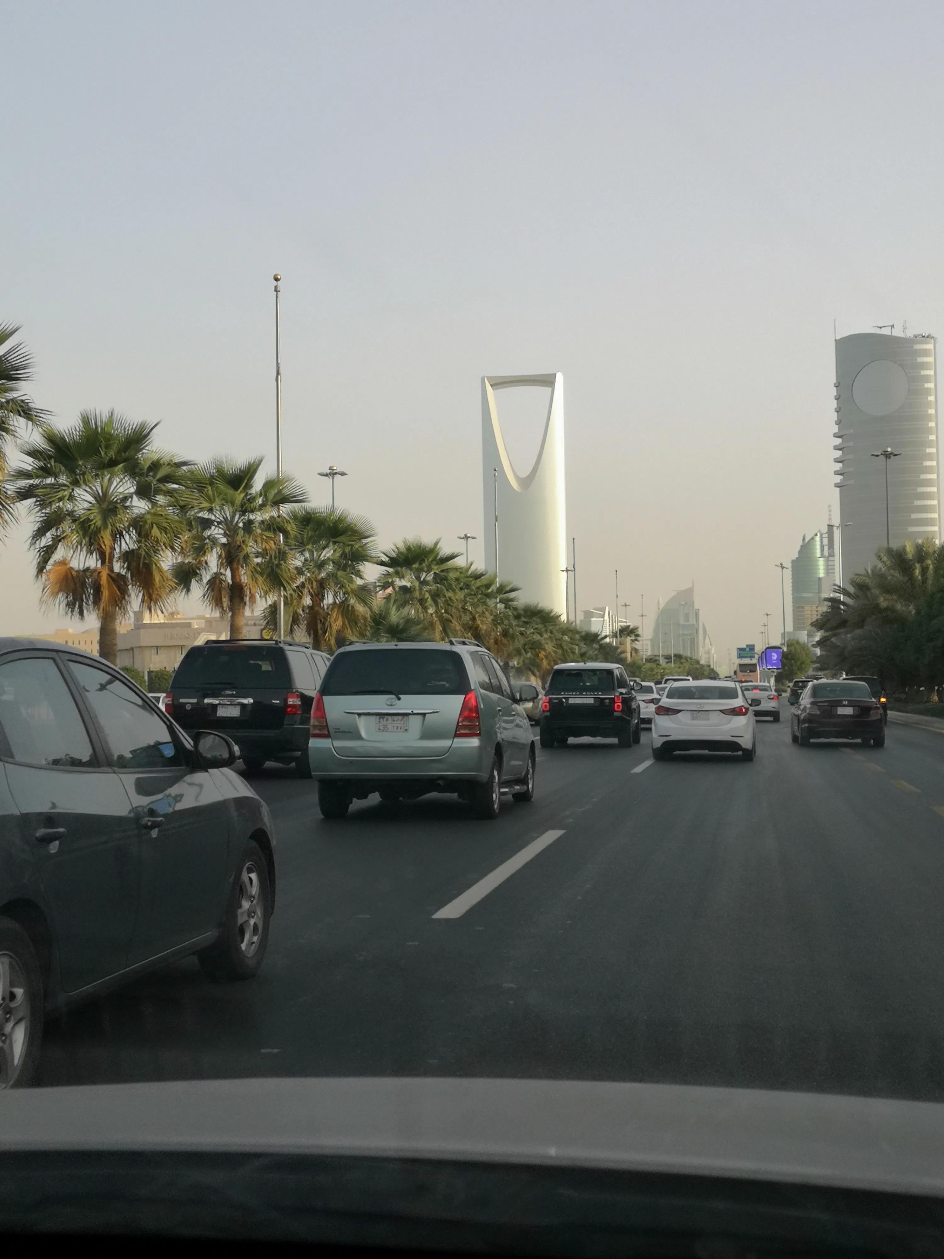 头顶一块布不是恐怖就是富什么梗,头顶一块布的人为啥那么富