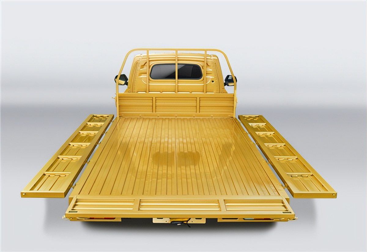 五菱菱势黄金卡纯电落地价,五菱菱势黄金仓顶配落地价