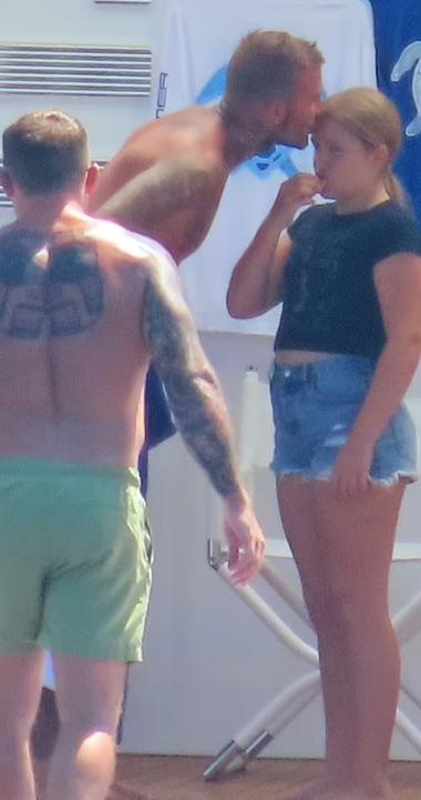 贝嫂承认与儿媳冷战不和,贝嫂跟婆婆闹翻事件视频