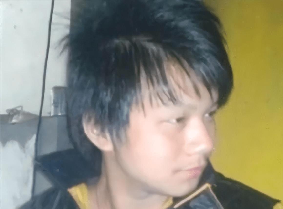 18岁小伙网购24把仿真枪被判无期！哭诉：局长藏20把真枪才判3年