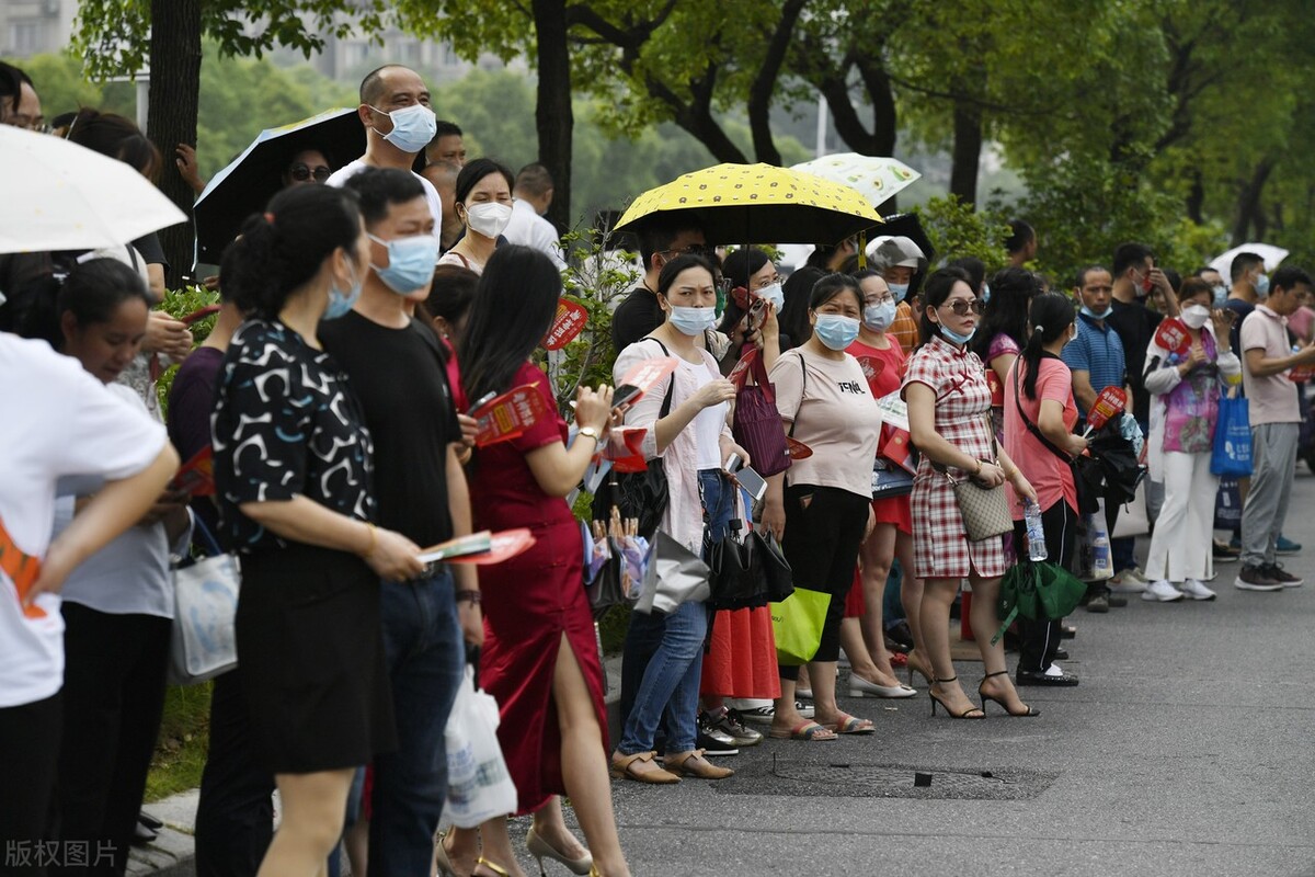 济南历城二中学生考上大学后感叹：还是省实验中学毕业生更优秀