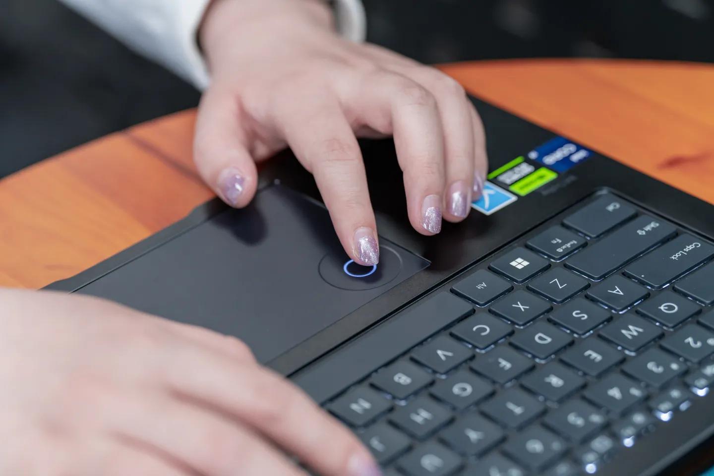 华硕灵耀pro14深度体验,高性能oled屏幕笔记本