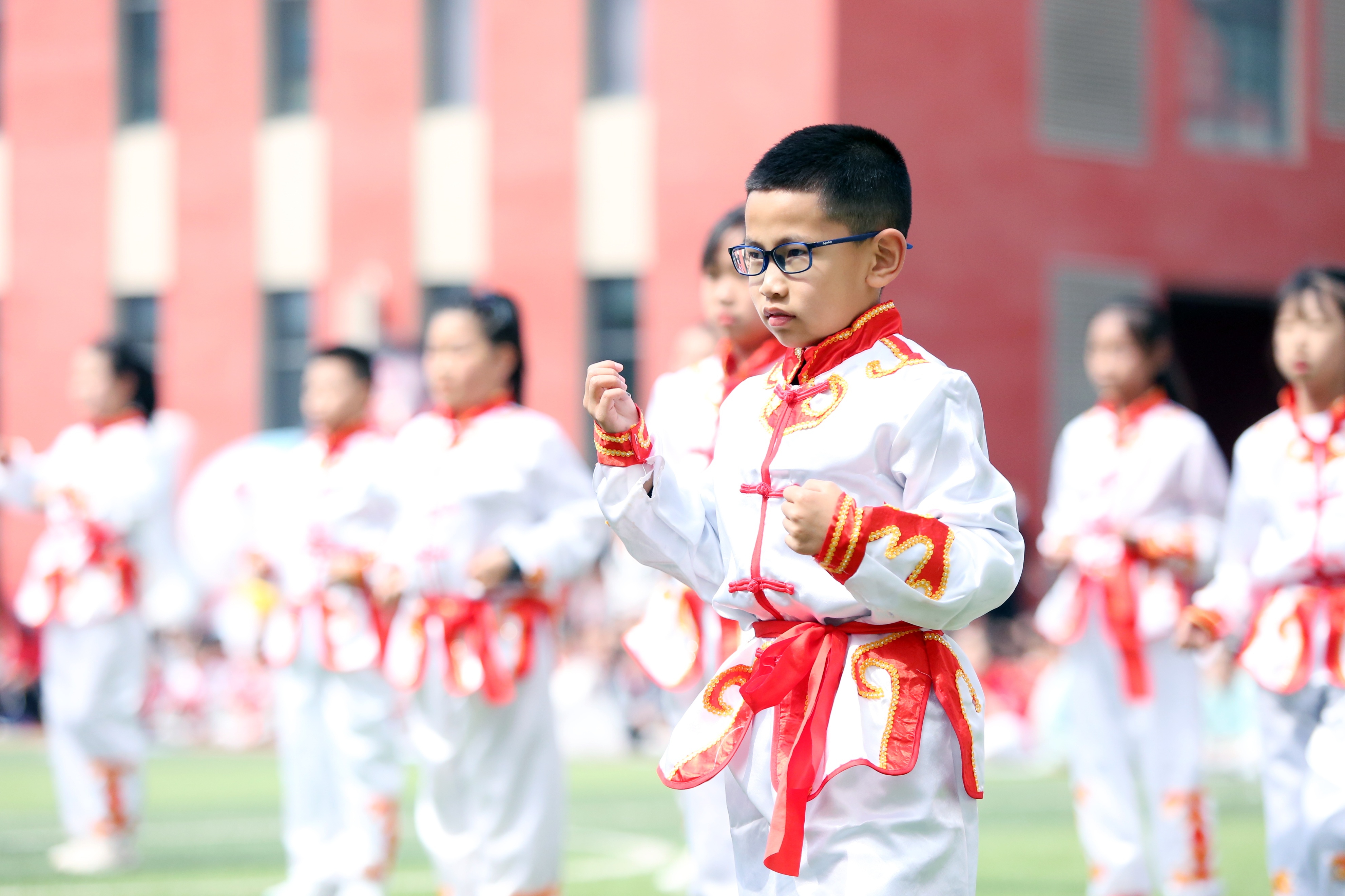 斗争精神迎挑战奋进拼搏创未来——迎泽区双东小学举行春季运动会