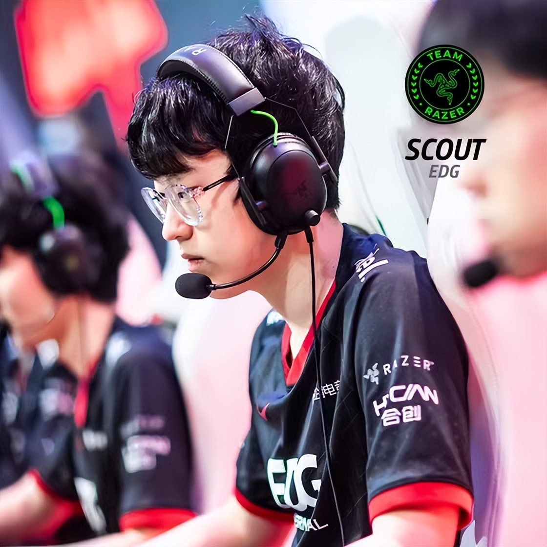 可靠好用的无线游戏耳机-雷蛇旋风黑鲨V2极速版