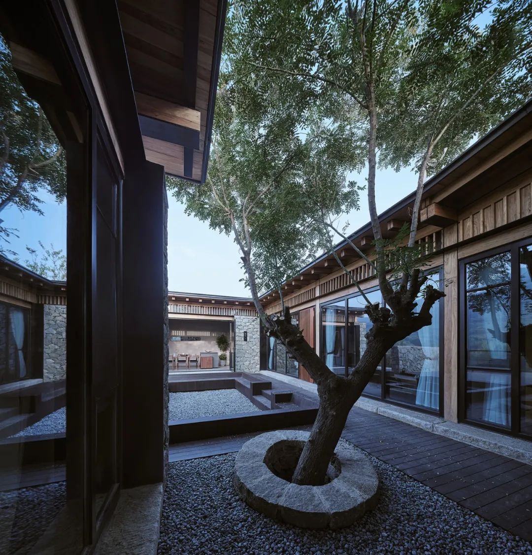 农村自建石头房,农村深山石头房