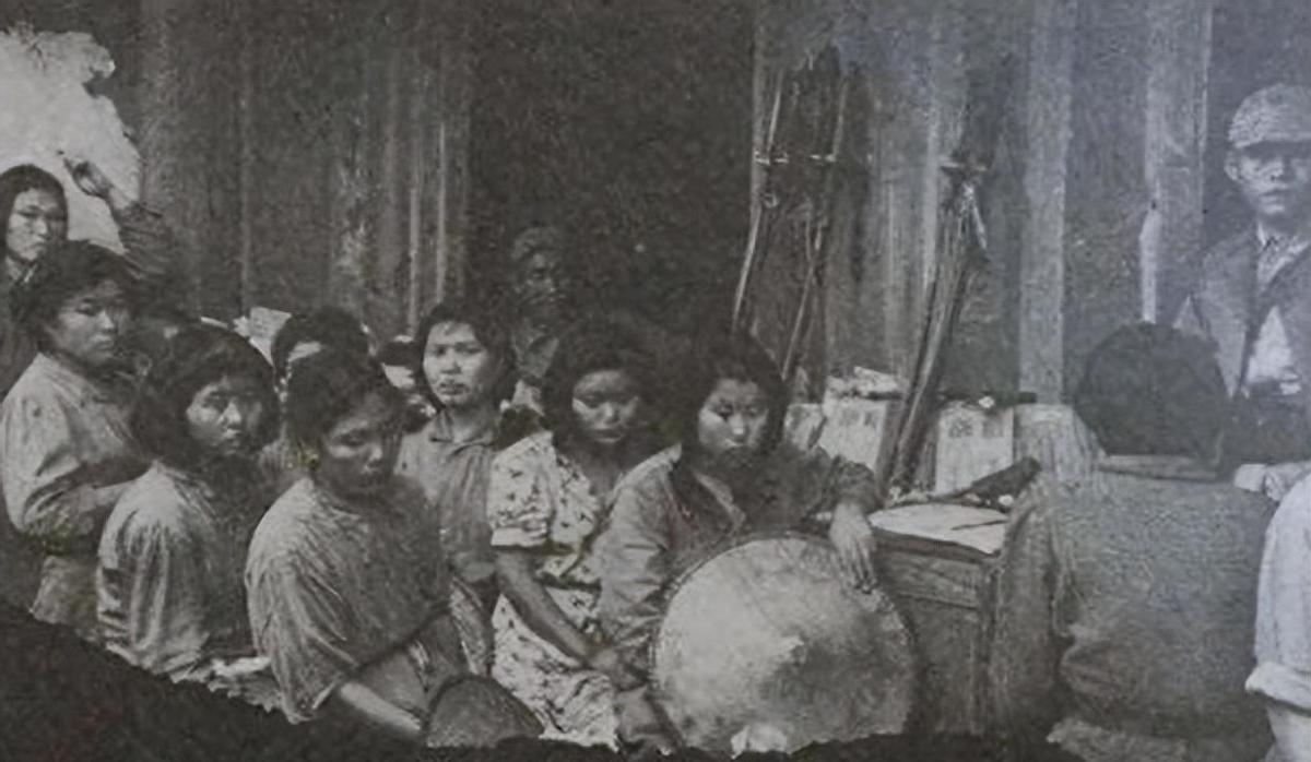 日军兽行：当着男人的面玷污了女儿，临走还残忍割下妻子乳房4