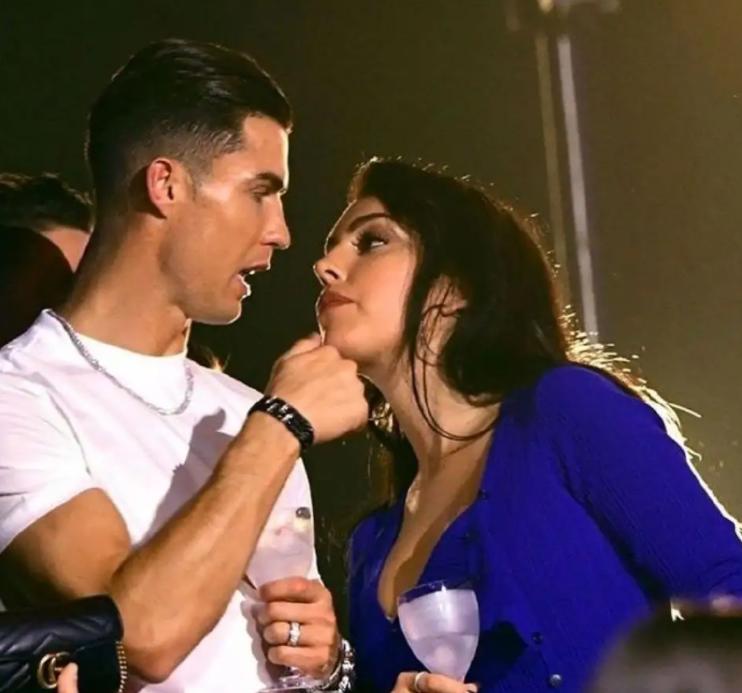 c罗的大儿子足球天赋,c罗女友乔治娜抵达卡塔尔