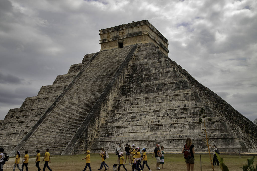 世界十大奇迹乐山大佛,万里长城vs乐山大佛