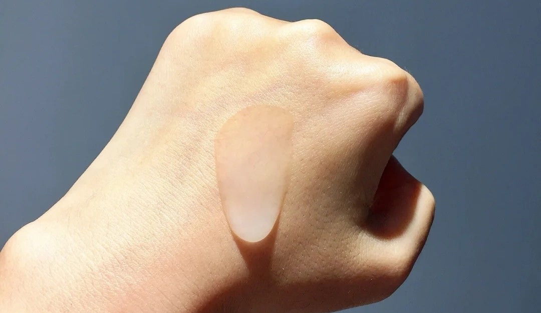 适合中性皮肤的提亮去黄精华,保湿祛黄紧致提亮精华