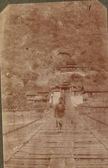 【晚清*楼青**旧影观】媚态百出，丰乳肥臀，尽显女子风情！