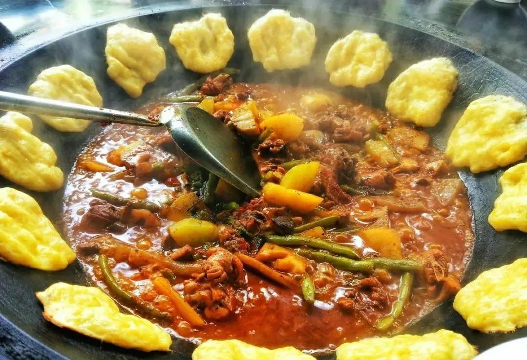 美味柴火鸡铁锅炖,美味柴火鸡汤