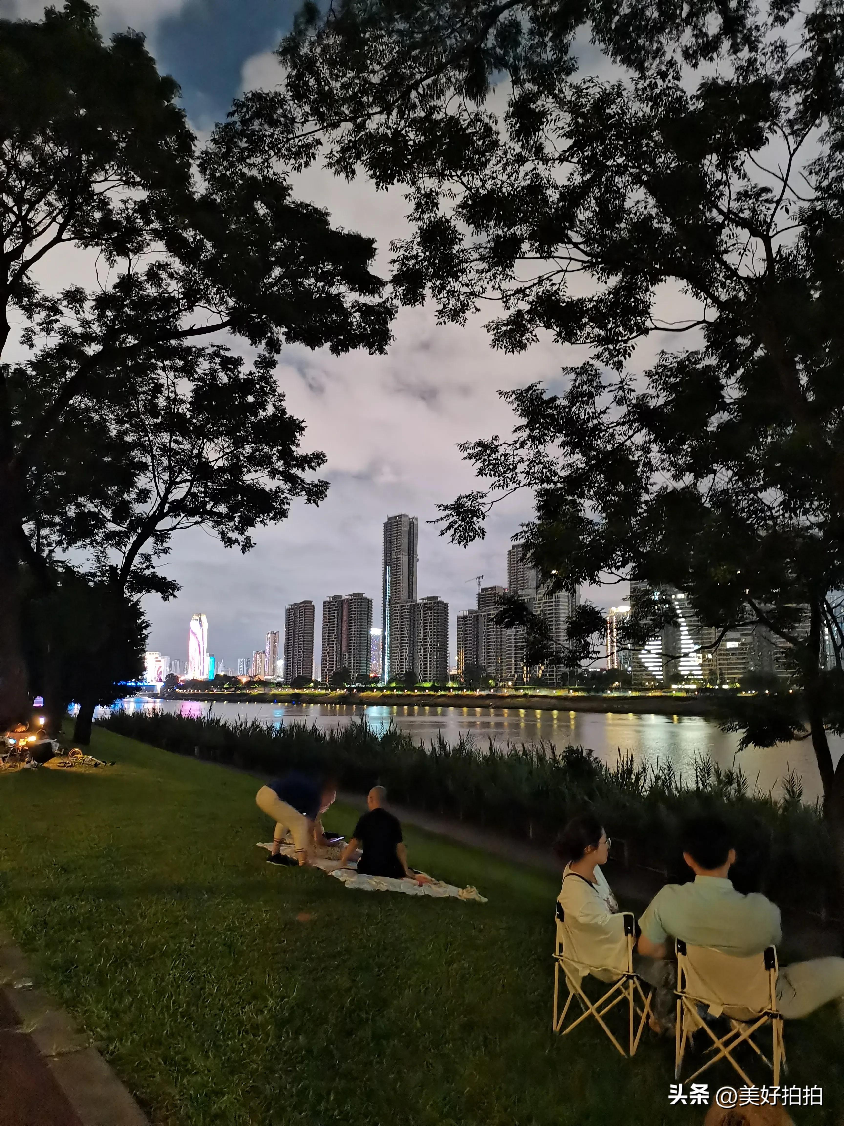 邕江边尽情放松,夜晚邕江边吹吹风