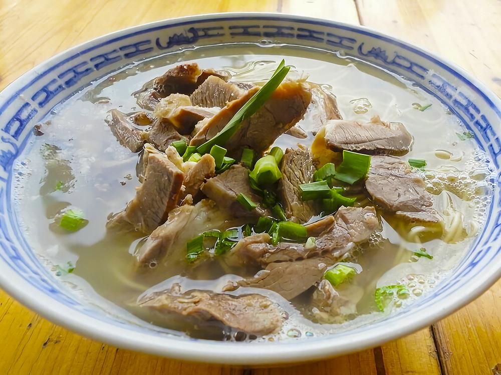 白汤单县羊肉汤正宗做法全过程,品味鲜正宗单县羊肉汤