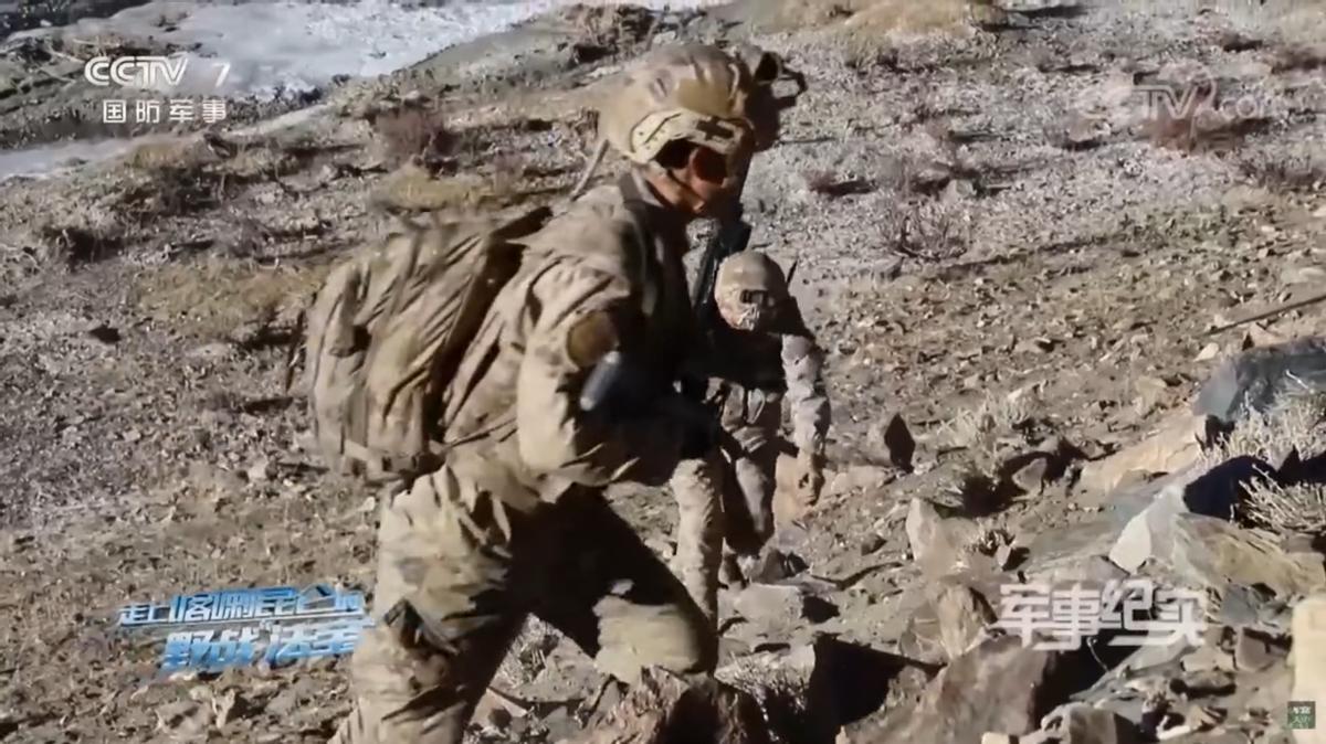 解放军单兵装备对比美军有多落后,解放军装备比以前提升几倍