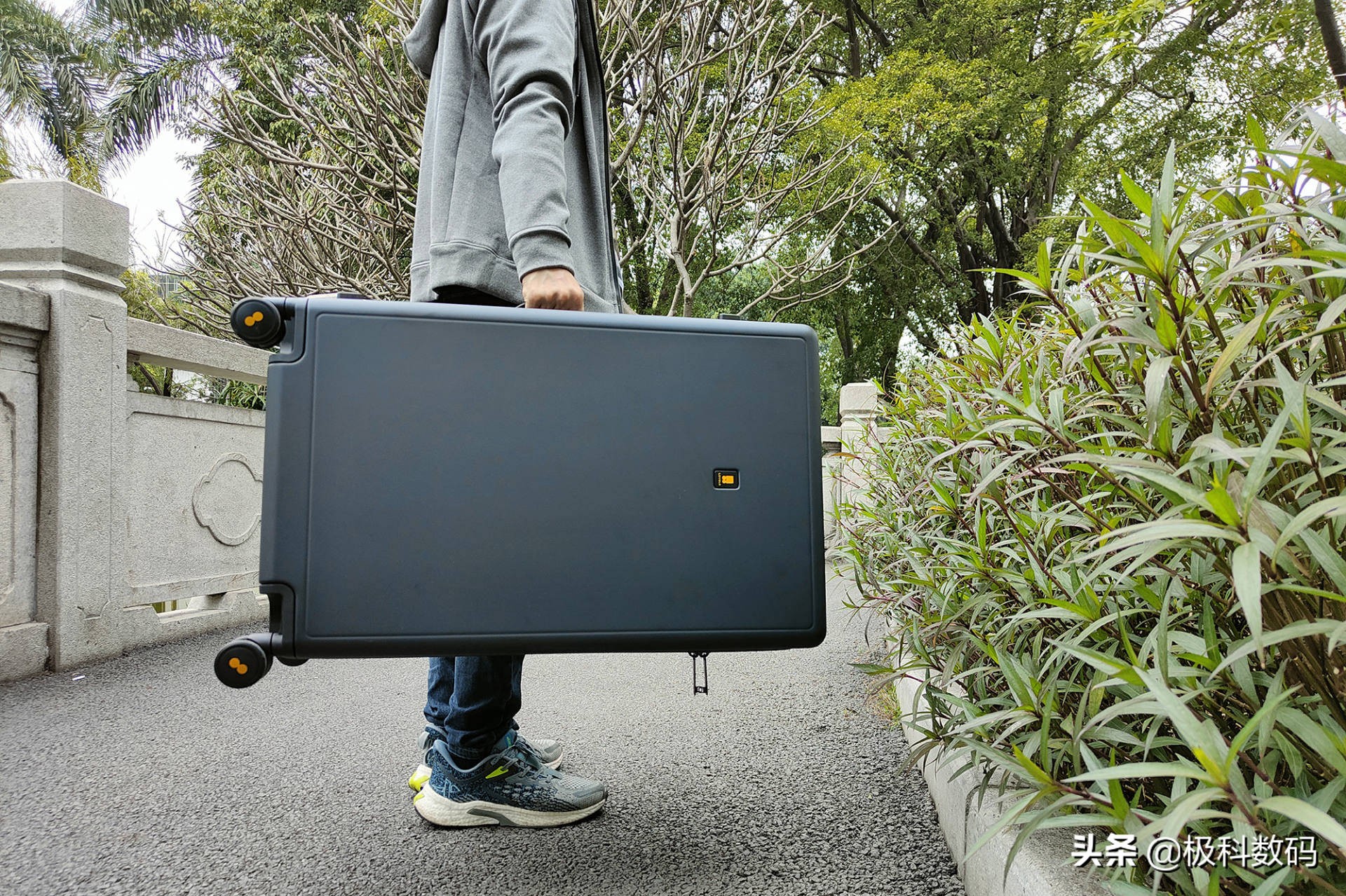 设计小心思，容量大提升，地平线8号大旅行家行李箱使用体验