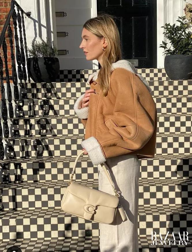 Emily在巴黎II上线即遭吐槽，真正的巴黎女人怎么搭珠宝？