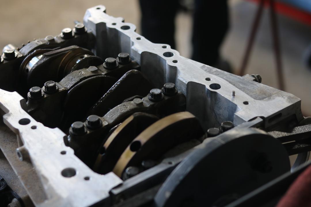 03年丰田霸道全车翻新多少钱,2004款丰田霸道拆车视频