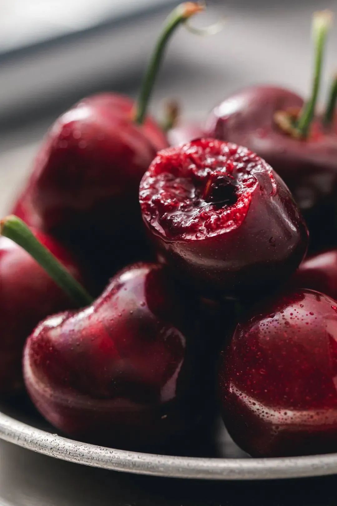 东北特色黄桃罐头有哪些,行走在大连的东北黄桃罐头