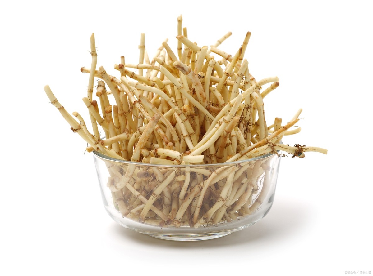 一男子吃生鱼片浑身寄生虫,一男子吃蔬菜导致全身都是寄生虫