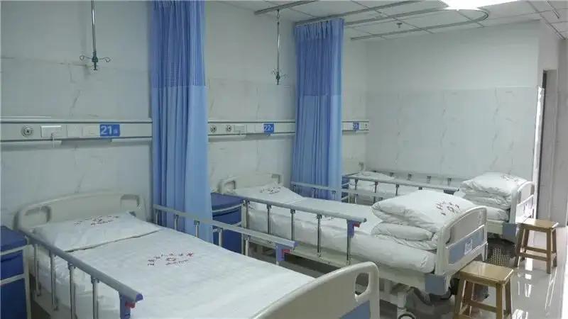 “旁边有人，就会尿不出来”是怎么回事？是病吗？听听医生怎么说