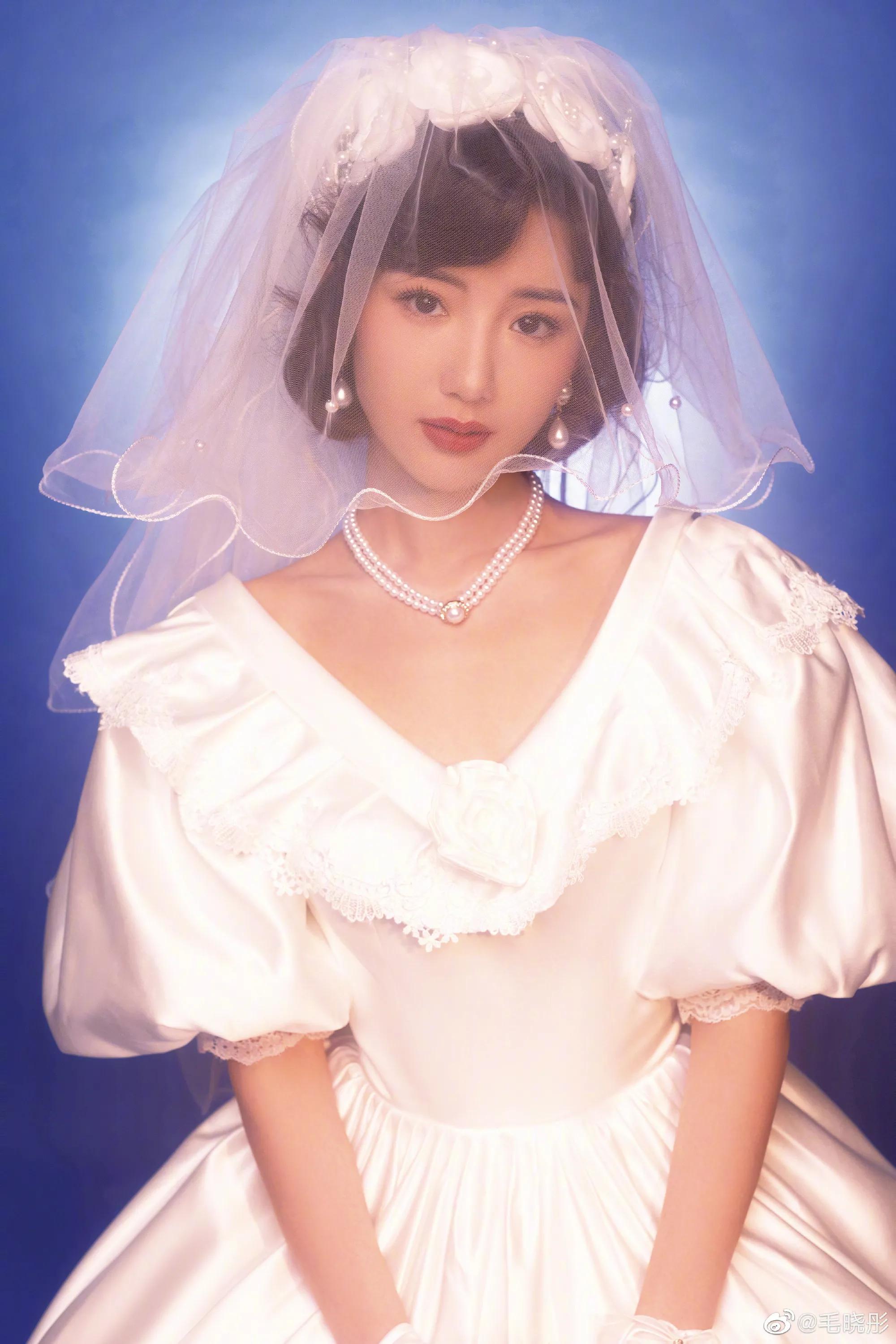 试问女生们，你们哪个能躲得了“婚纱的诱惑”呢？