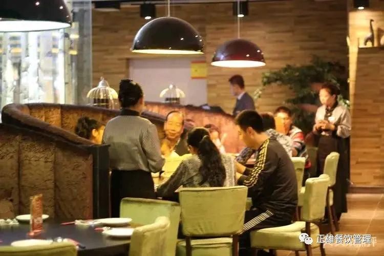 菜品出现异物商家正确处理办法,餐饮吃出苍蝇怎么解决