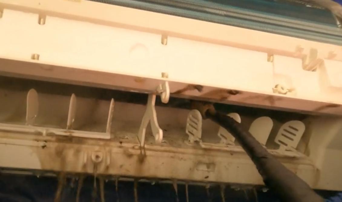 格力小绿园空调怎么拆洗,格力壁挂式空调怎么拆卸清洗