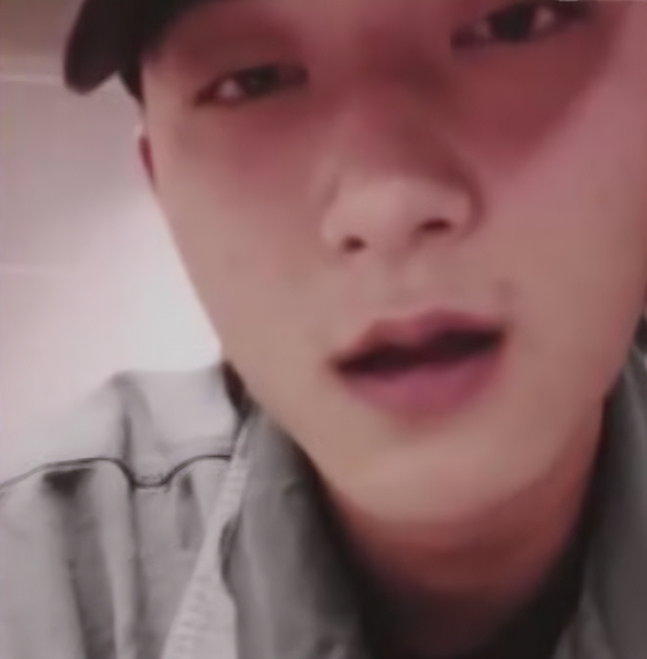 事实证明，身为“恋爱教科书”的鹿晗，已经走上了另一条大路！