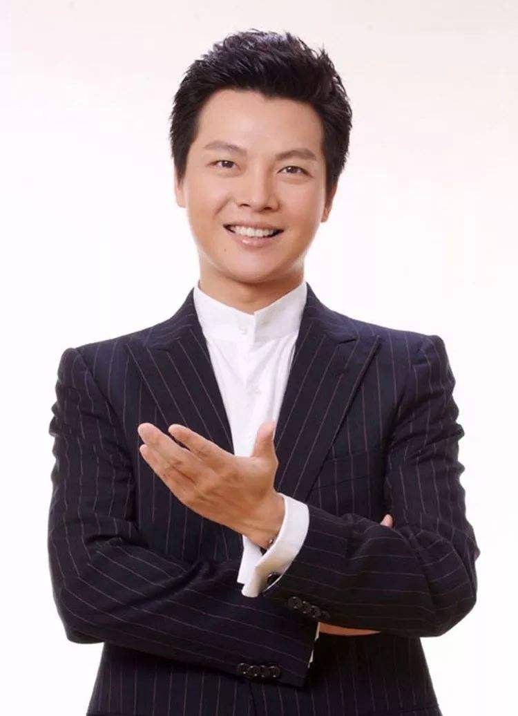 5位央视虎年春晚主持人，最小29岁，个个实力不凡，皆受观众喜爱