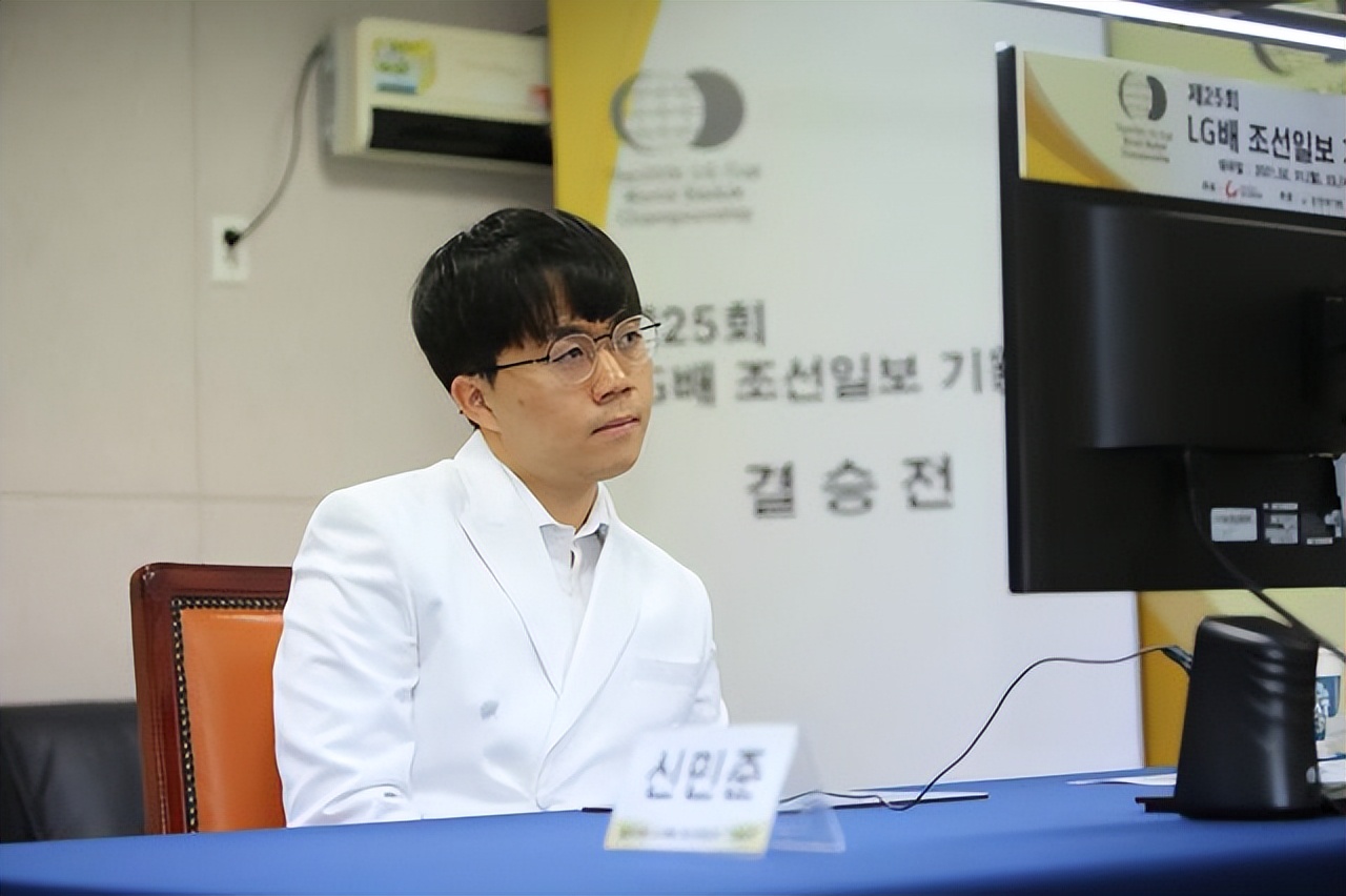 中国战胜韩队,韩国朴廷桓再次反超申真谞