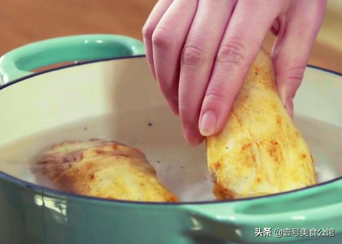 年夜饭酱猪蹄这样做软烂入味,软烂入味的酱猪蹄