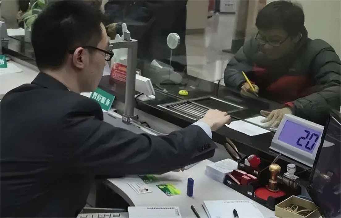 银行存款无法提现应该如何处理,多地储户无法提现