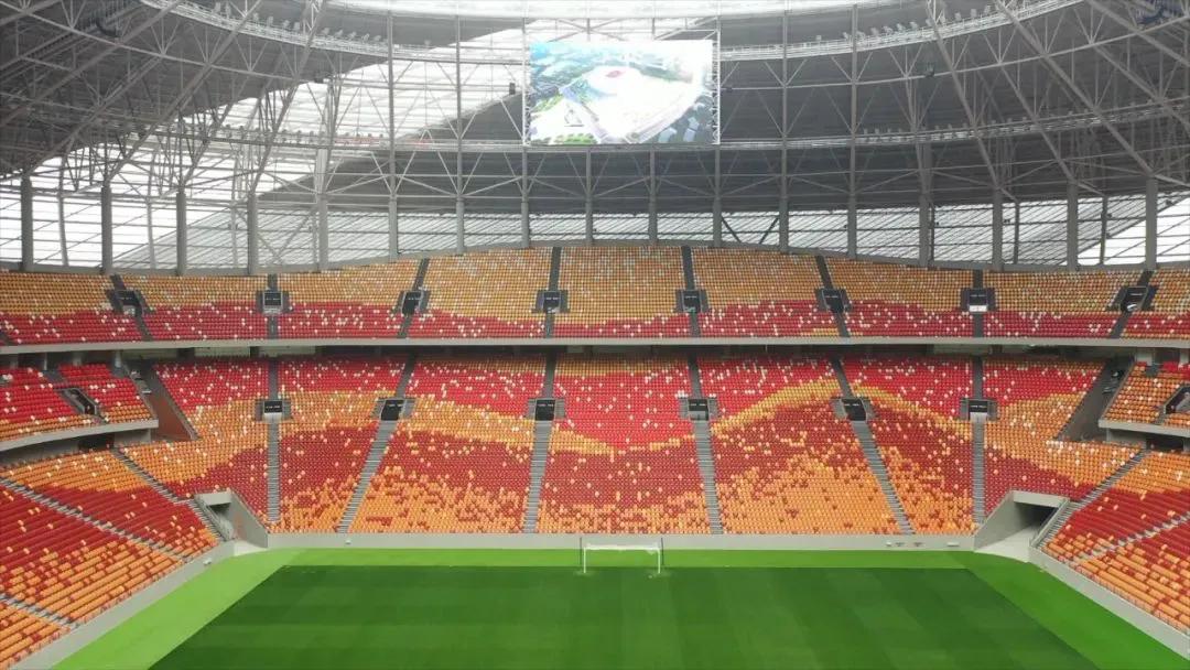 重庆最大足球场是哪一个,重庆最顶级足球场